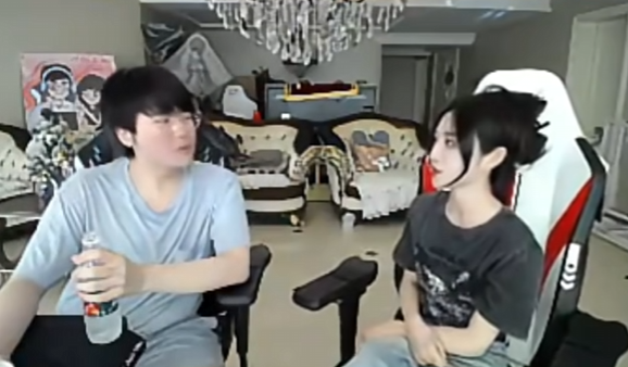 小悠穿白丝是真好看!做客姿态庄园澄清年龄,网友:保养的像18岁