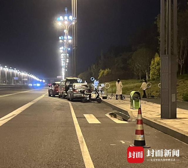 乐山女主播深夜直播设备被撞 司机被拘 占道直播是否违法引热议