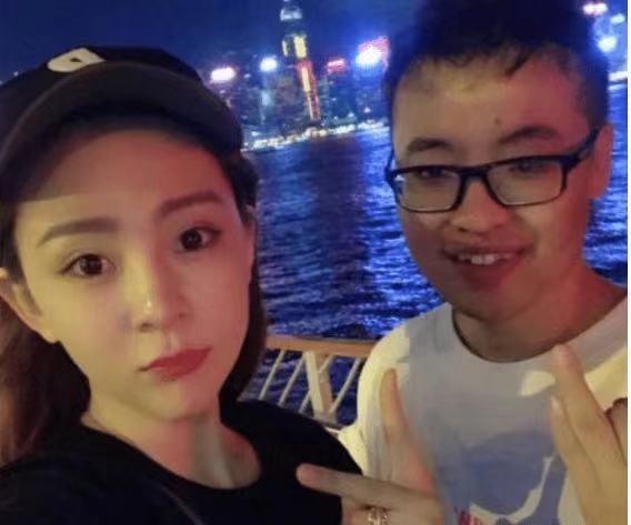 “初代网红”薇薇安:被打赏9000万后,与富二代闪婚,如今怎样了
