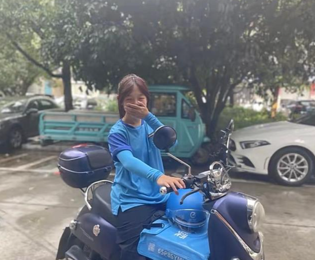 高考结束,18岁的女孩想做女主播赚钱,父母:不如去送外卖