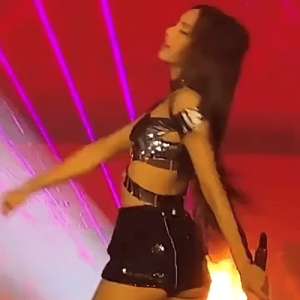 韩国美女主播裸(Lisa为爱在夜总会跳脱衣舞声称自由？亚洲女性的脸都被她丢光了)