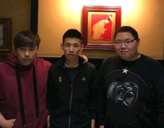 PDD拿朋友账号露脸直播,连麦女主播让跳热舞,还偷看她傲人身材