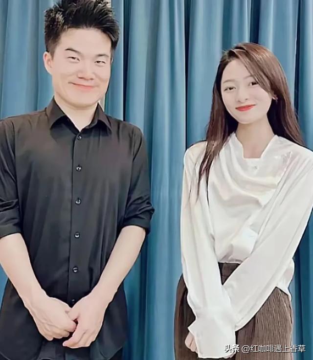 《与辉同行》美女主播安安,原名郭萍艳,云南哈尼族人,能歌善舞