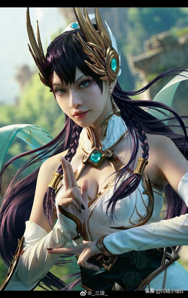 美女COS英雄联盟玉剑传说刀妹，皮肤真白