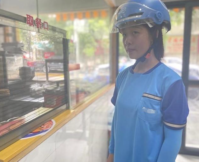 高考结束,18岁的女孩想做女主播赚钱,父母:不如去送外卖