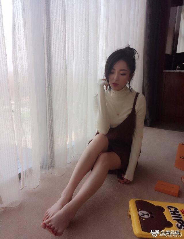 安徽卫视当家花旦余声人美脚丫也美