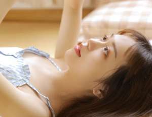 重生之最强女主播(叶凌一觉醒来，重生成猫。 于是，某不知名女主播直播间炸了。)