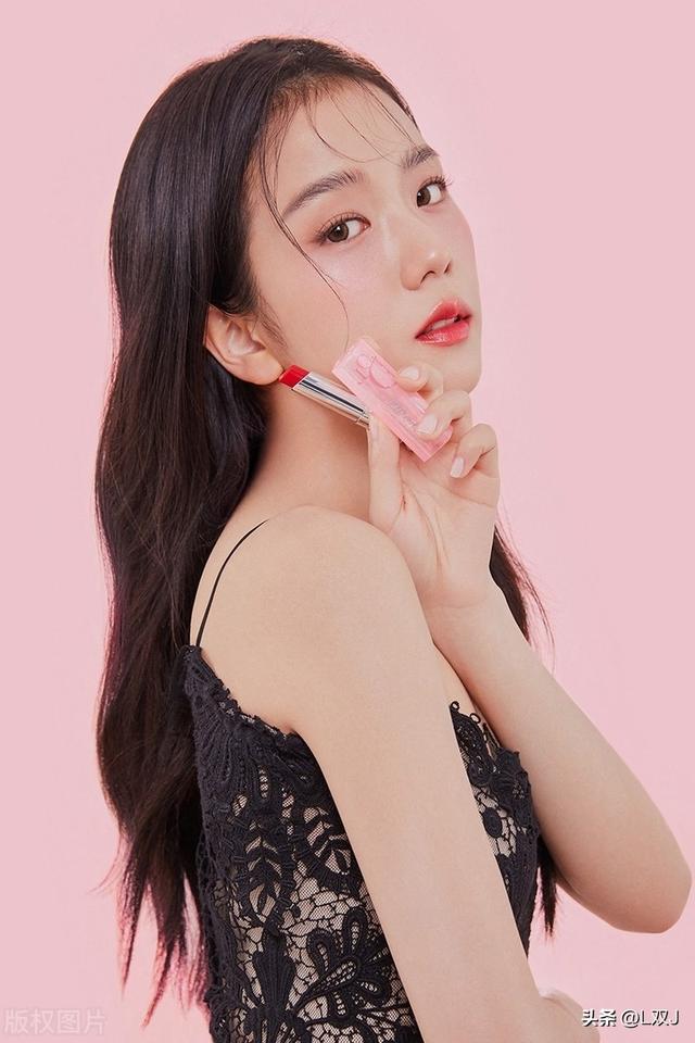 金智秀(Jisoo),韩国女歌手、演员、主持人,女子BLACKPINK成员
