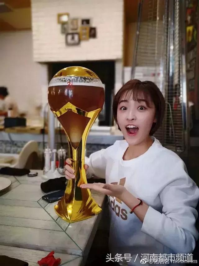 这次世界杯,90后央视女主播火了!网友:甜到毫无抵抗!