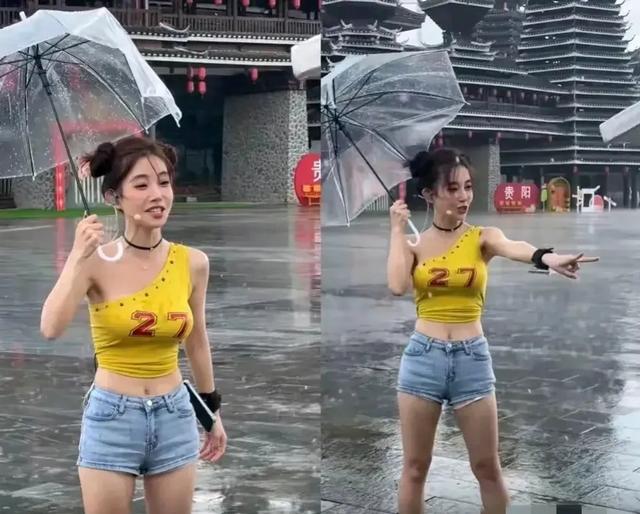 暴雨湿身!冯提莫冒雨直播,一首〈摇太阳〉神奇摇出雨中太阳!