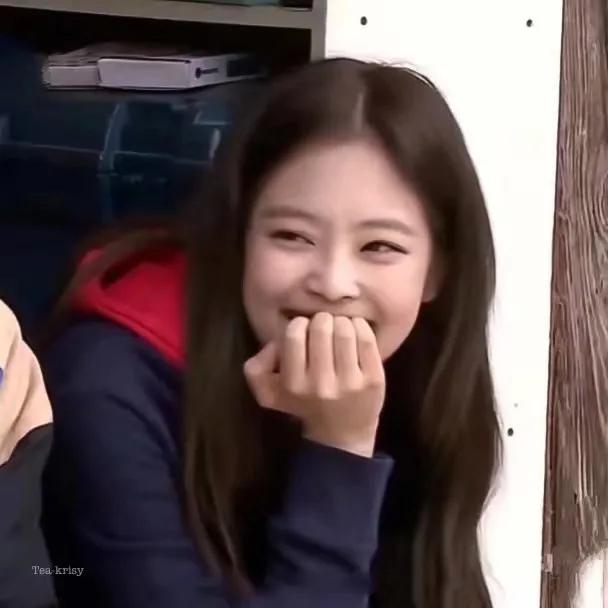 BLACK PINK成员Jennie奶里奶气可爱头像