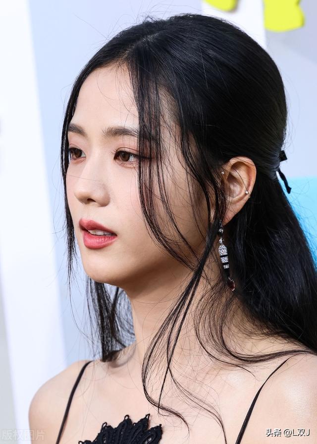 金智秀(Jisoo),韩国女歌手、演员、主持人,女子BLACKPINK成员