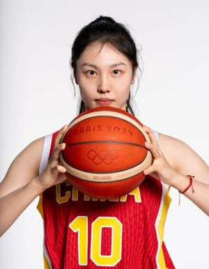 虎牙长腿女主播(女篮张茹，被耽误的超模大长腿+反差萌，这才是顶流运动员)