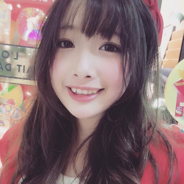 cosplay的美少女加上可爱又萌萌的小虎牙