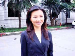 成都女主播(2008年，那个播报汶川地震时流泪的女主播宁远，如今怎么样了？)