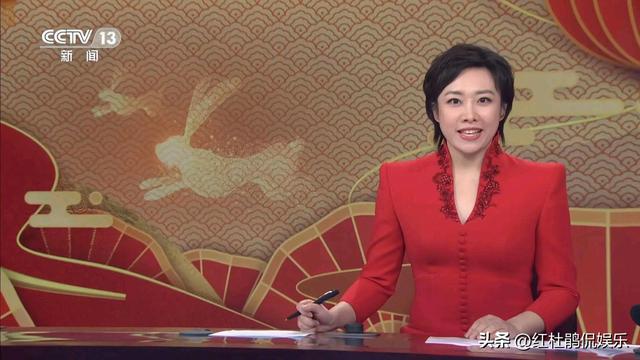 30位央视新闻主播的春节出镜服装,让人赏心悦目,谁搭配最好看?