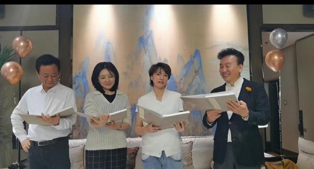 周涛、董卿,再度同框!