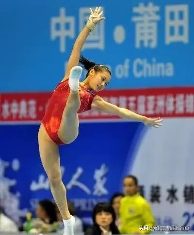 前体操冠军吴柳芳变“性感主播”31岁,身材前凸后翘,丰臀大乳!