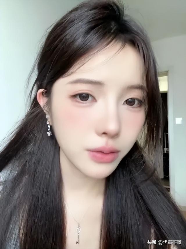 又一位25岁女主播不幸去世,颜值身材绝美,死因曝光让人唏嘘
