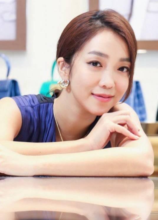 台湾15位知名美女主持人一览,风华正茂,巾帼不让须眉