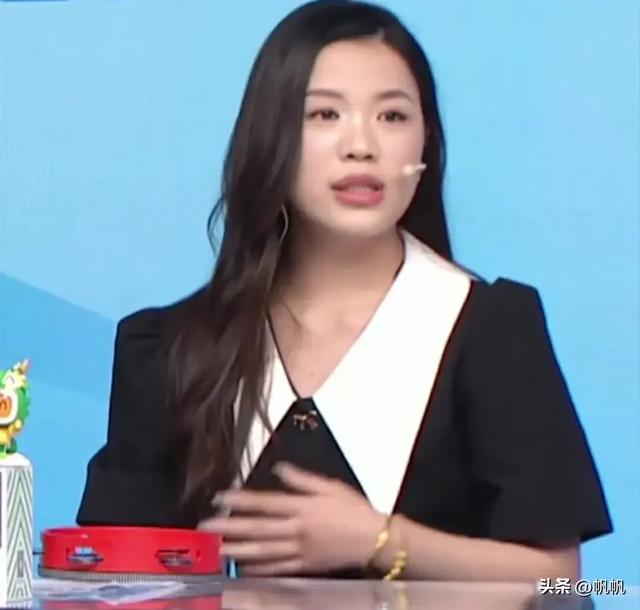 36岁奥运女主播穿着暴露惹争议,杨倩不敢抬头看,网友评论太离谱