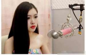 女主播现场换衣(女主播忘关摄像头，换衣全过程被直播，画面让人不堪入目)