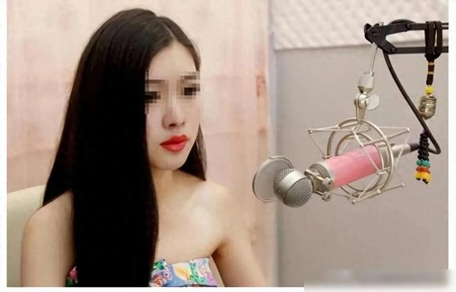 女主播忘关摄像头,换衣全过程被直播,画面让人不堪入目