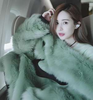 王思聪40万女主播(她曾被王思聪炮轰，如今3场直播赚1亿，当年傍的大款都赶着蹭热度)