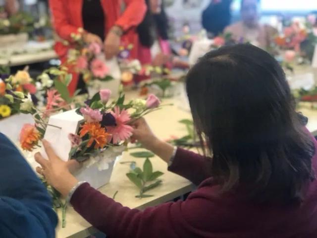 刷屏!江苏美女主播带一群粉丝插花,还约定……