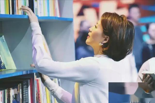 10个大美女,是央视各频道的“当家花旦”,最性感的是“六公主”