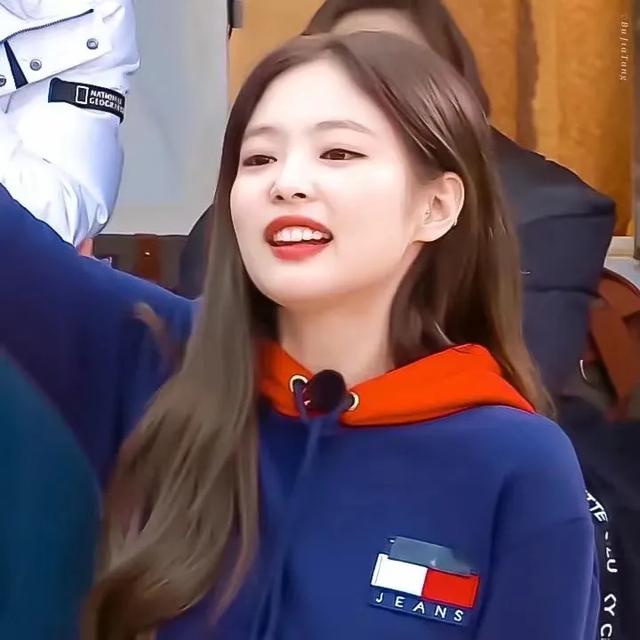 BLACK PINK成员Jennie奶里奶气可爱头像