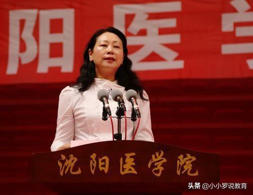她是医学院高学历美女院长,是我国微生态学专家,美貌和智慧并存