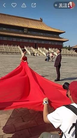 故宫“紫禁城上元之夜”视频曝光 快手上的年轻人穿汉服逛故宫