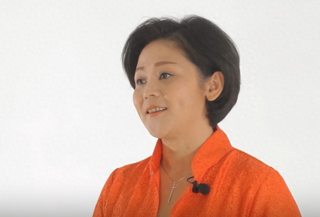 央视女主持自曝患癌经历:手术6小时,化疗八个月,生不如死