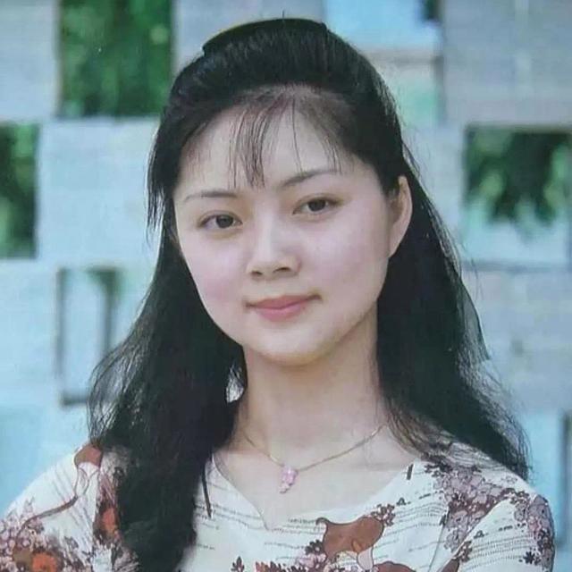 “薛宝钗”张莉身价过亿:57岁依旧未婚,无儿无女难逃红楼一梦