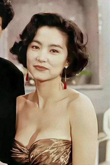 林青霞的胸,巩俐的腿,温碧霞的腰这6位中年女星性感起来迷死人