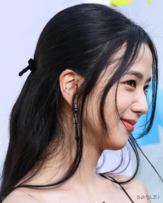 金智秀(Jisoo),韩国女歌手、演员、主持人,女子BLACKPINK成员