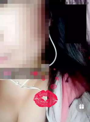 女主播照片(女主播每晚直播不堪表演，13岁儿子就在隔壁房间)