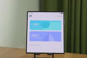 yy美女主播小露娜(更适合苹果用户的“折叠屏”，vivo X Fold3，互传yyds )