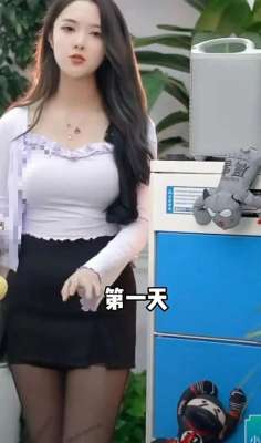 女主播巨胸视频(女主播带货把胸带没了？画面太美)