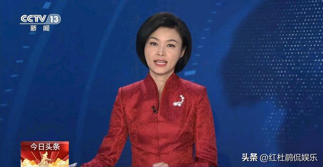 30位央视新闻主播的春节出镜服装,让人赏心悦目,谁搭配最好看?