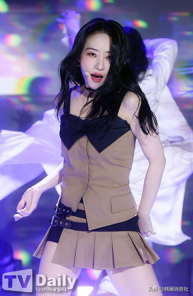 韩国女团劲歌热舞,身材傲人,参加迷你专辑发行纪念Showcase
