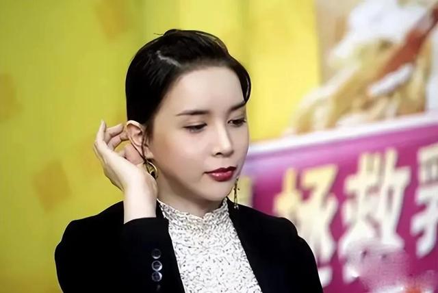 “变性人”河莉秀:结婚后,老公跑了,自己身体垮了,后来怎样?