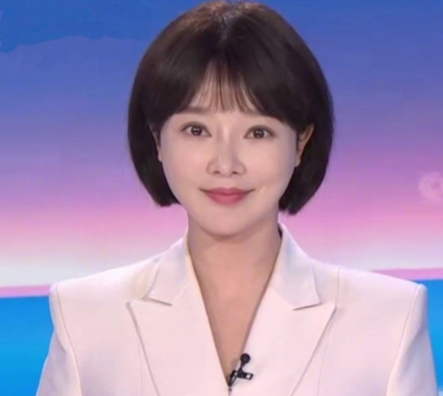 央视美女主播胡蝶:父亲人生梦想引路人她闪婚著名导演真的幸福吗