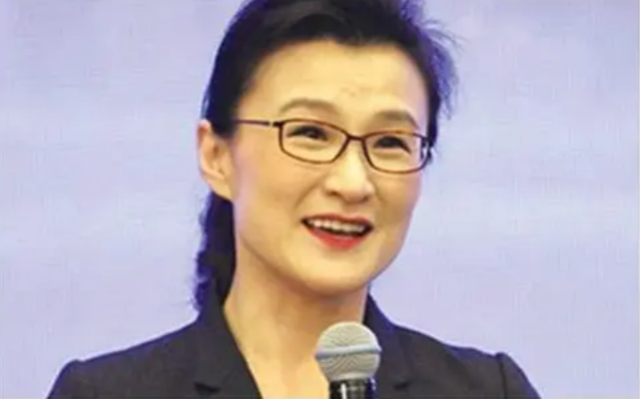 从“央视名嘴”到“滚出主持界”,董倩到底经历了什么?