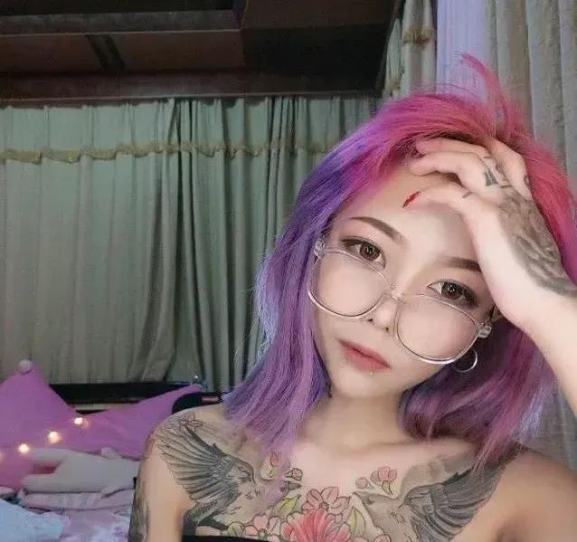 百万粉丝网红顾茜茜公开惊人收入,日赚数十万引发热议