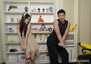 美女主播辣舞(Rita做客小伞直播间，和小伞跳热辣舞，没穿安全裤怕走光)