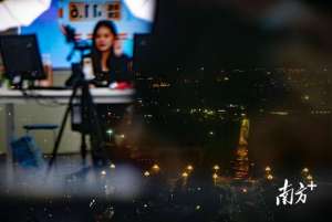 女主播直播睡觉(百万粉丝女主播的“双十一”之夜：凌晨3点下播后，她睡在了直播间)