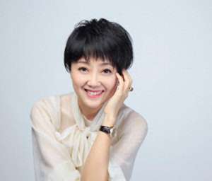 东方眼 女主播(倪琳，东方卫视主持人，她主持的《百里挑一》节目受众度高)