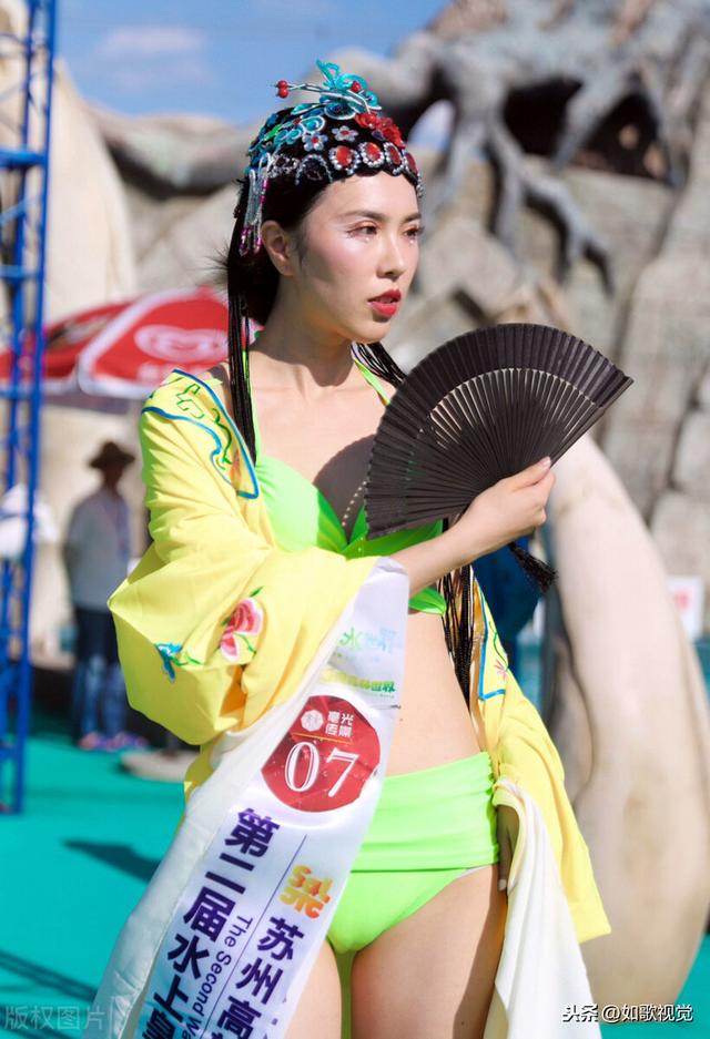 苏州举行水上皇后选美大赛，众佳丽争奇斗艳，比基尼京剧秀吸睛